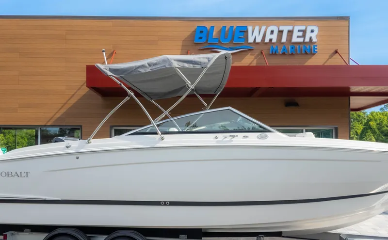 Slide: The Image of Cobalt R6 Outboard 2023 - 40