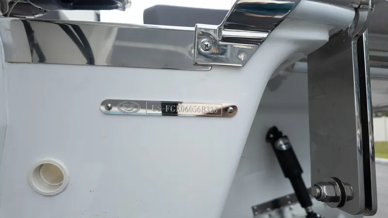 Slide: The Image of Cobalt R6 Outboard 2023 - 5