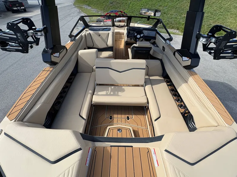 Slide: The Image of Nautique G25 2026 - 24