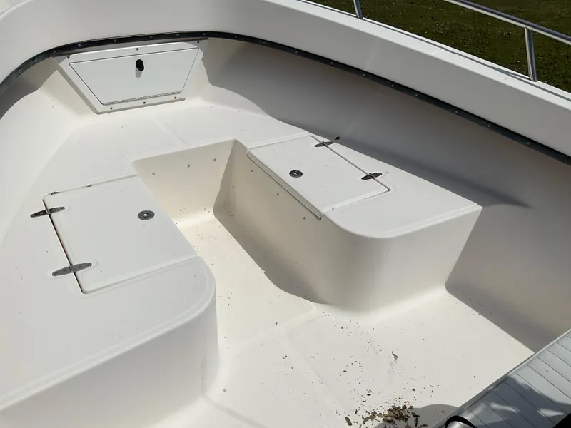 Slide: The Image of 2007 May-Craft 2000CC boat interior with storage compartments and clean white deck. - 14