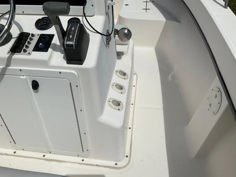 Slide: The Image of 2007 May-Craft 2000CC boat console with steering wheel and controls. - 8