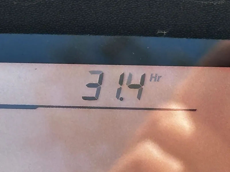 Slide: The Image of Sea-Doo GTI SE 170 2023 dashboard displaying 31.4 hours of usage. - 18