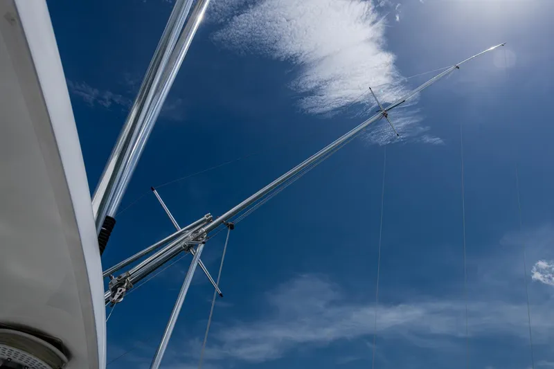 Slide: The Image of Antenna of 2005 Viking 61 yacht against a clear blue sky. - 6