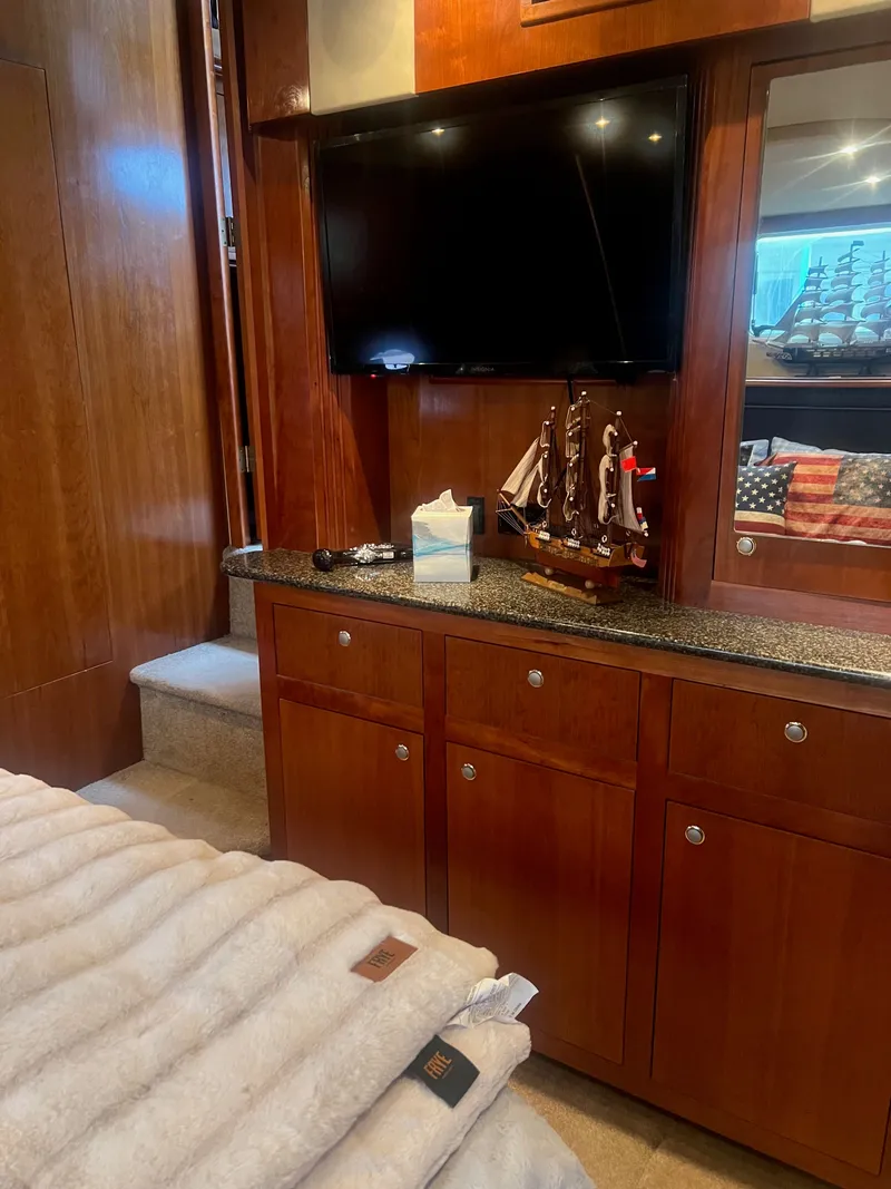 Slide: The Image of Cruisers 405 Express Motoryacht 2005 - 17