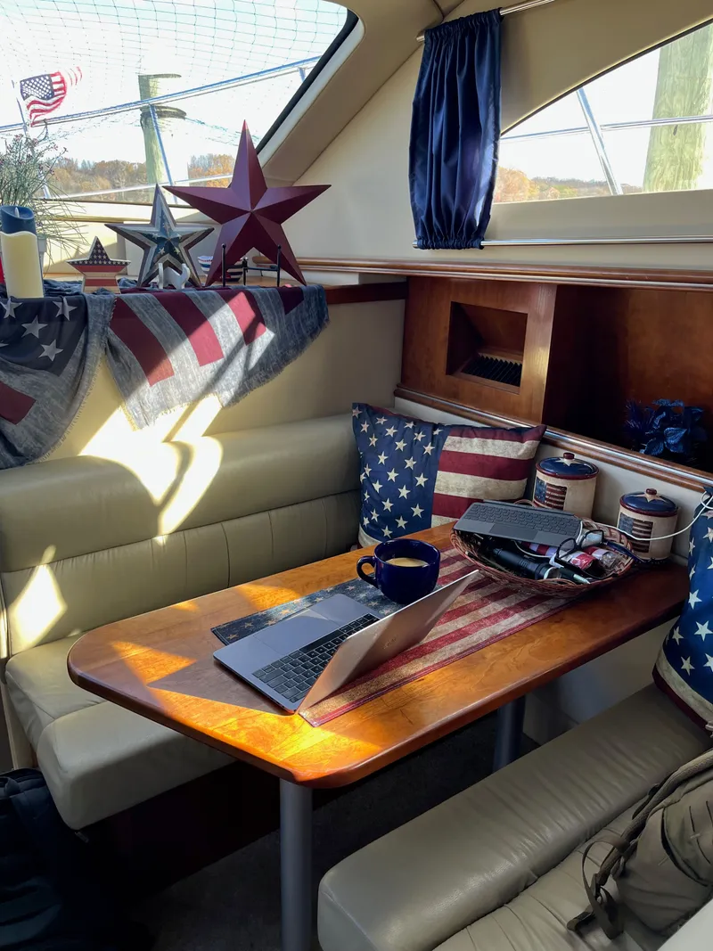 Slide: The Image of Cruisers 405 Express Motoryacht 2005 - 20