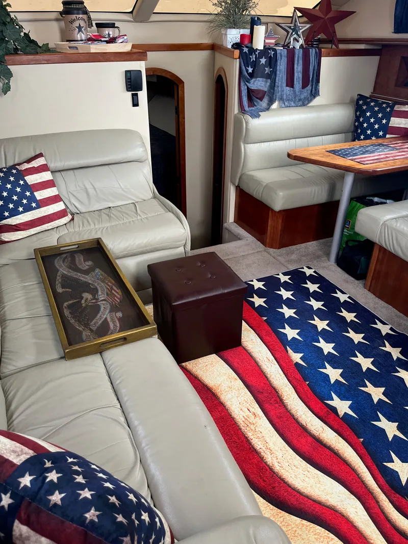 Slide: The Image of Cruisers 405 Express Motoryacht 2005 - 27