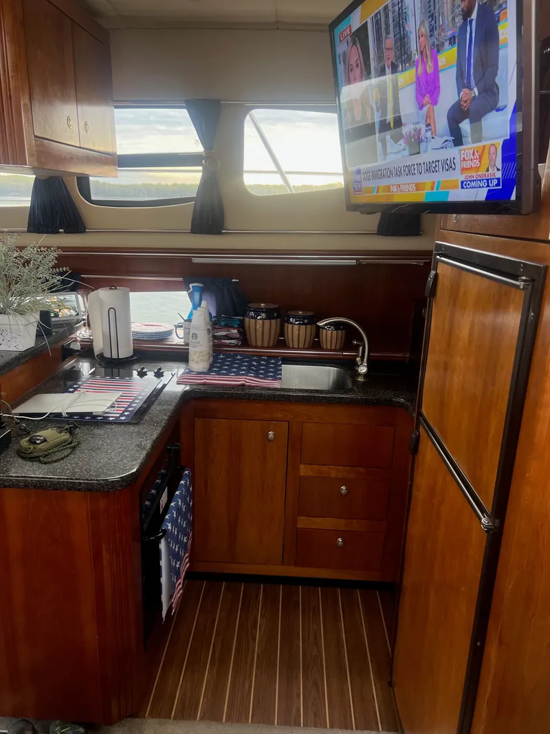 Slide: The Image of Cruisers 405 Express Motoryacht 2005 - 9