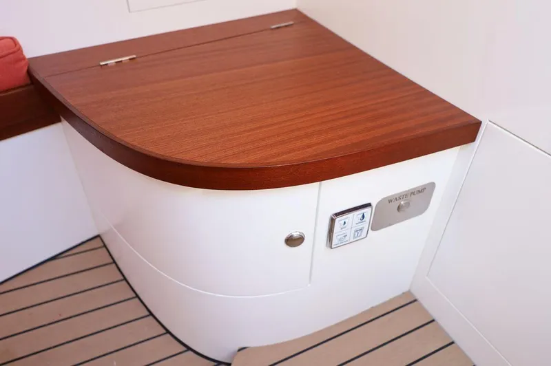 Slide: The Image of Head Settee - 29