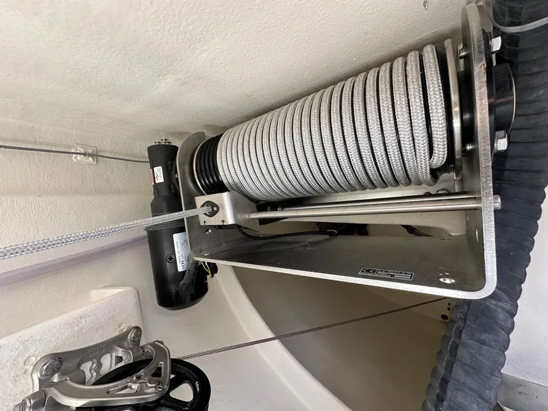 Slide: The Image of Main Sheet Captive Winch - 35