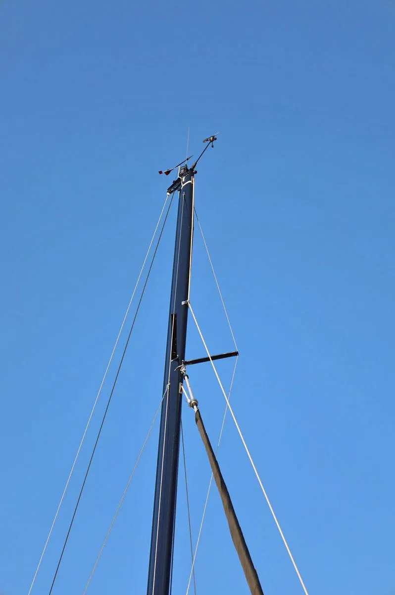 Slide: The Image of Mast Top and Jumper Spreaders - 37