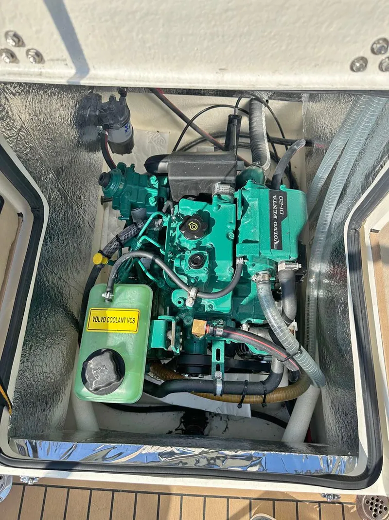 Slide: The Image of Volvo Diesel Engine - 39