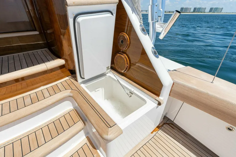 Slide: The Image of Viking 80 Convertible 2023 - 71