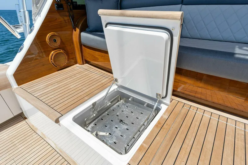 Slide: The Image of Viking 80 Convertible 2023 - 72