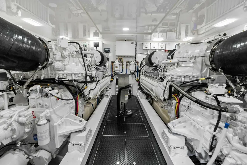 Slide: The Image of Viking 80 Convertible 2023 - 75