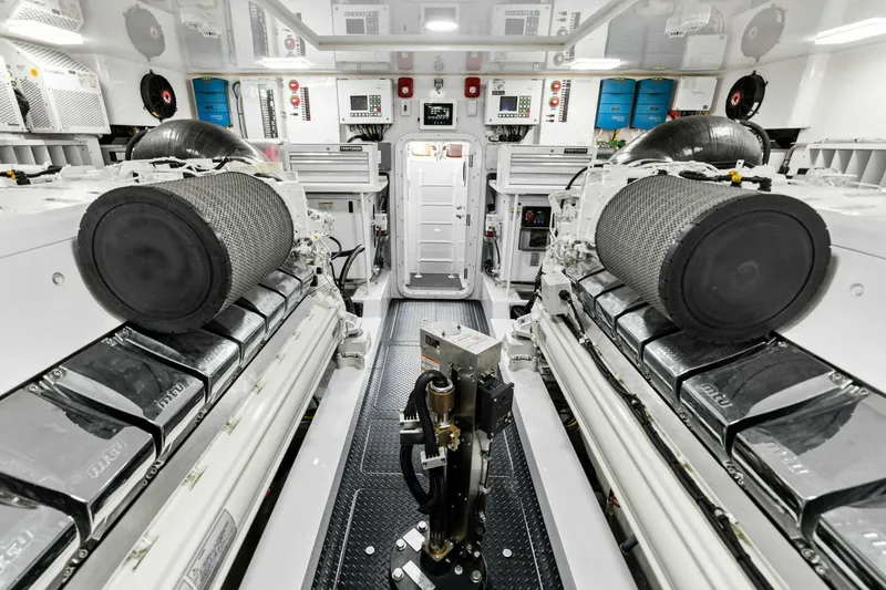 Slide: The Image of Viking 80 Convertible 2023 - 76