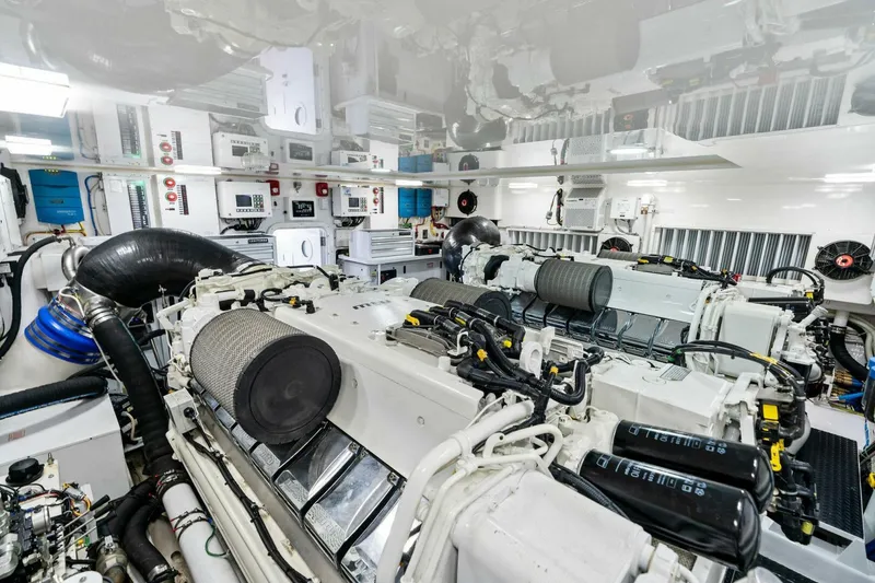 Slide: The Image of Viking 80 Convertible 2023 - 78