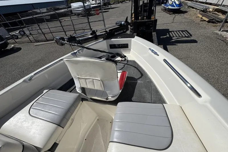 Slide: The Image of 1997 Bayliner Quantum 190 XFS boat interior with seating and steering console. - 32