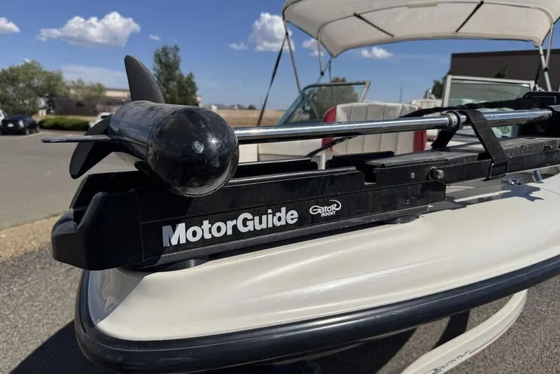 Slide: The Image of Bayliner Quantum 190 XFS 1997 with MotorGuide trolling motor, parked outdoors under clear sky. - 4