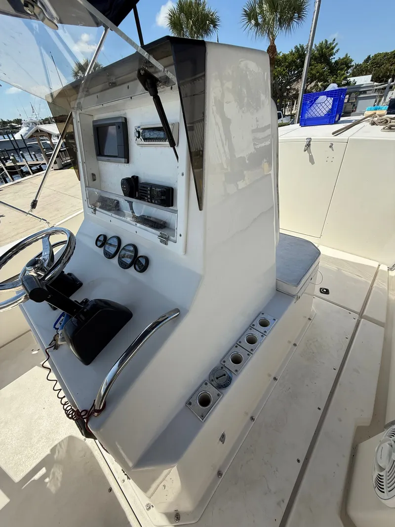 Slide: The Image of Contender 25 Cuddy 1990 - 10