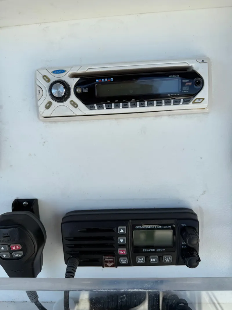 Slide: The Image of Contender 25 Cuddy 1990 - 13