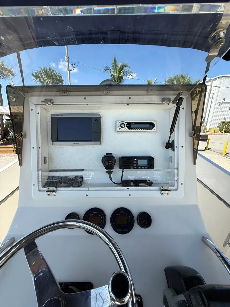 Slide: The Image of Contender 25 Cuddy 1990 - 7