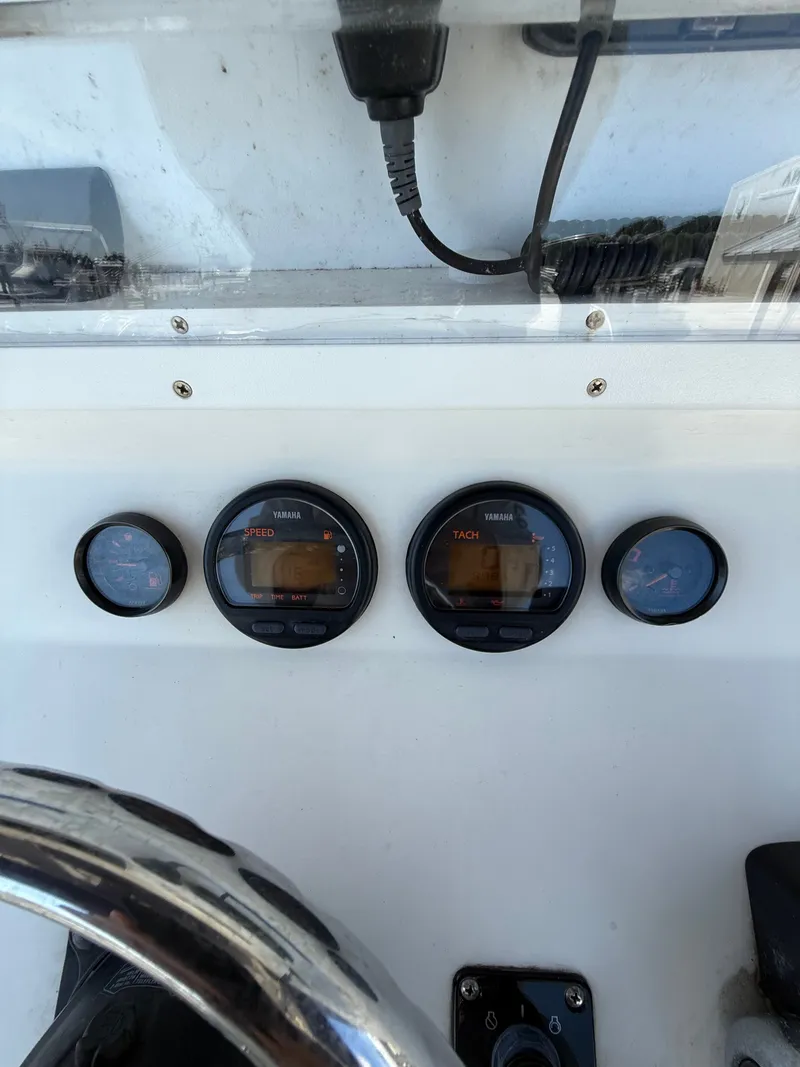 Slide: The Image of Contender 25 Cuddy 1990 - 8