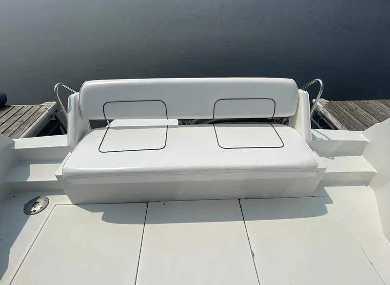 Slide: The Image of White seating area on a 1994 Carver 380 Santego SE boat. - 19