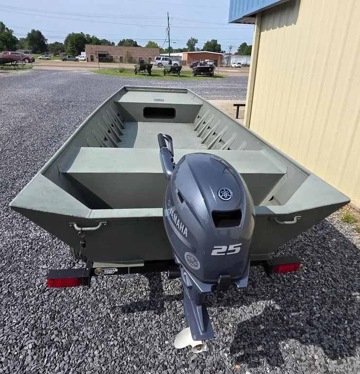 Slide: The Image of 2023 Weldcraft boat with Yamaha F25 outboard motor on gravel lot. - 5