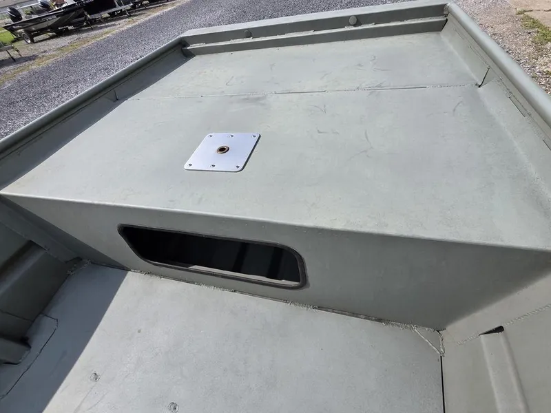 Slide: The Image of 2023 Weldcraft 1544-CDS boat deck, featuring a Yamaha F25 engine mount. - 6