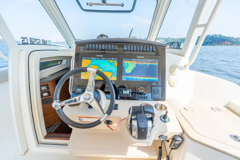 Slide: The Image of Boston Whaler 350 Realm 2018 - 14