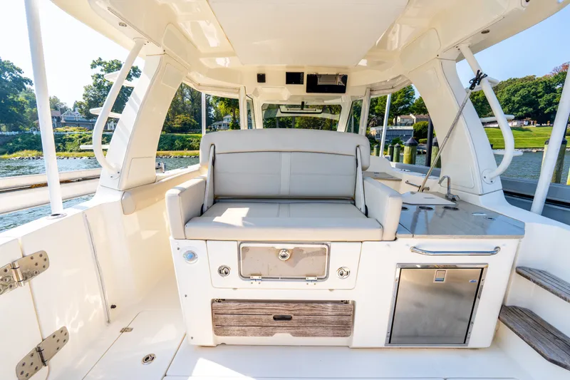 Slide: The Image of Boston Whaler 350 Realm 2018 - 37