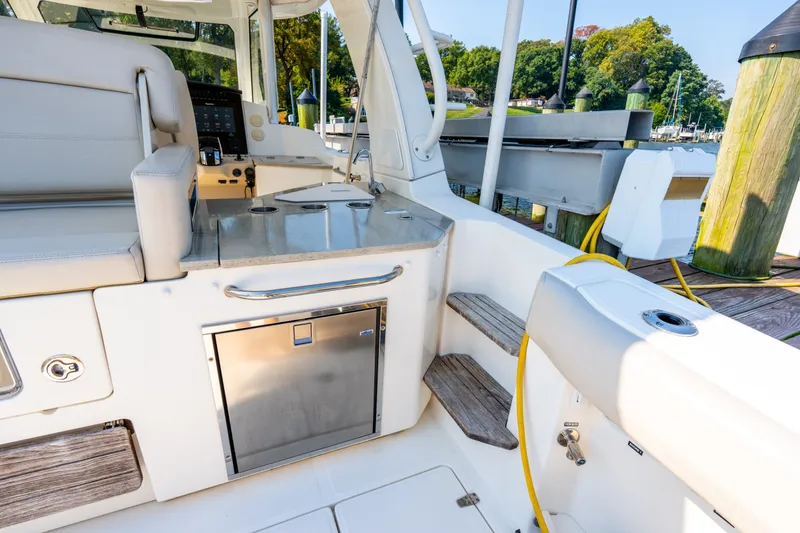 Slide: The Image of Boston Whaler 350 Realm 2018 - 38