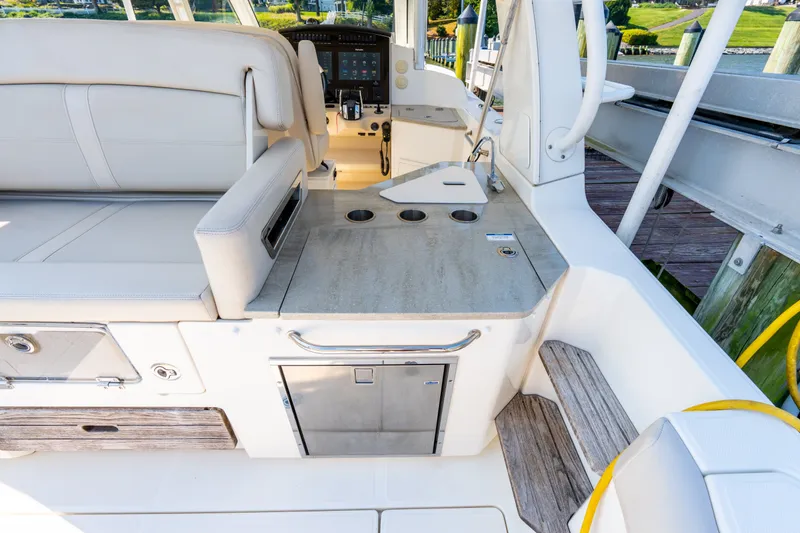 Slide: The Image of Boston Whaler 350 Realm 2018 - 39