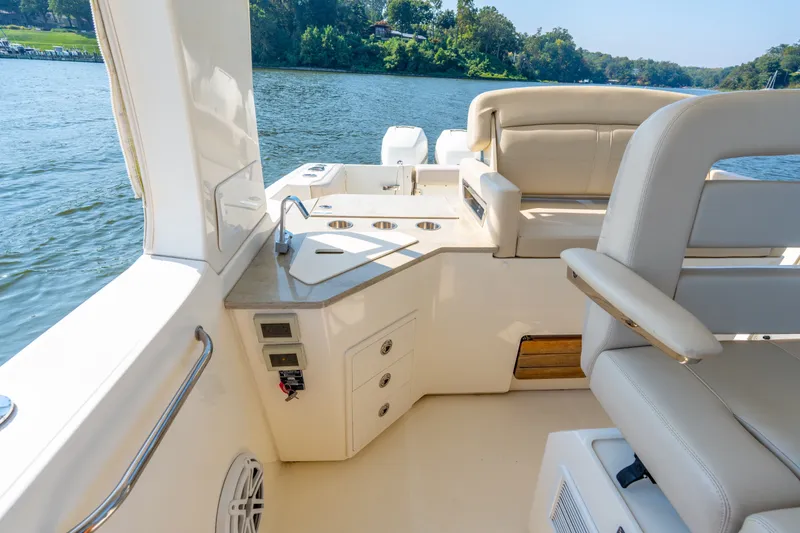 Slide: The Image of Boston Whaler 350 Realm 2018 - 51