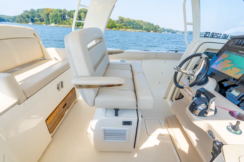 Slide: The Image of Boston Whaler 350 Realm 2018 - 52