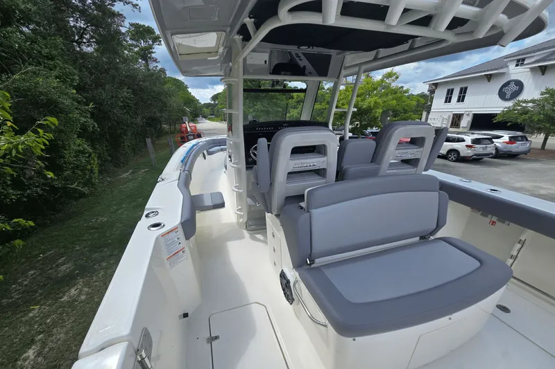 Slide: The Image of Boston Whaler 330 Outrage 2026 - 12