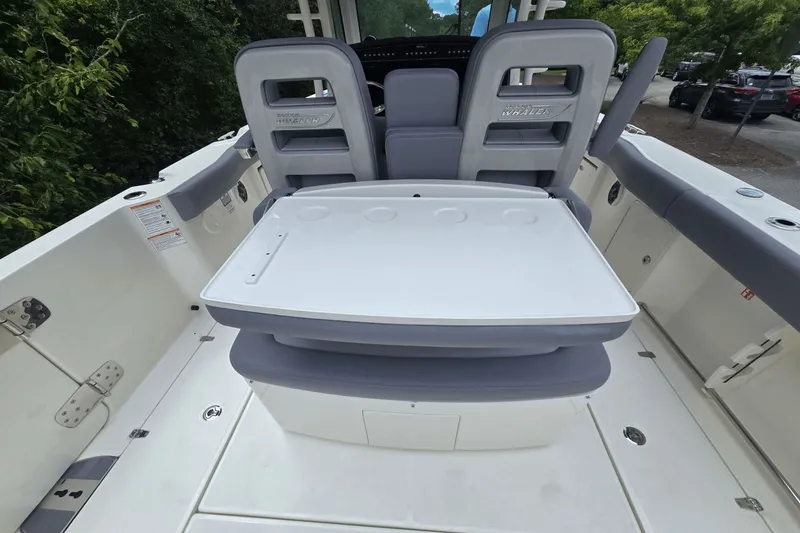 Slide: The Image of Boston Whaler 330 Outrage 2026 - 14