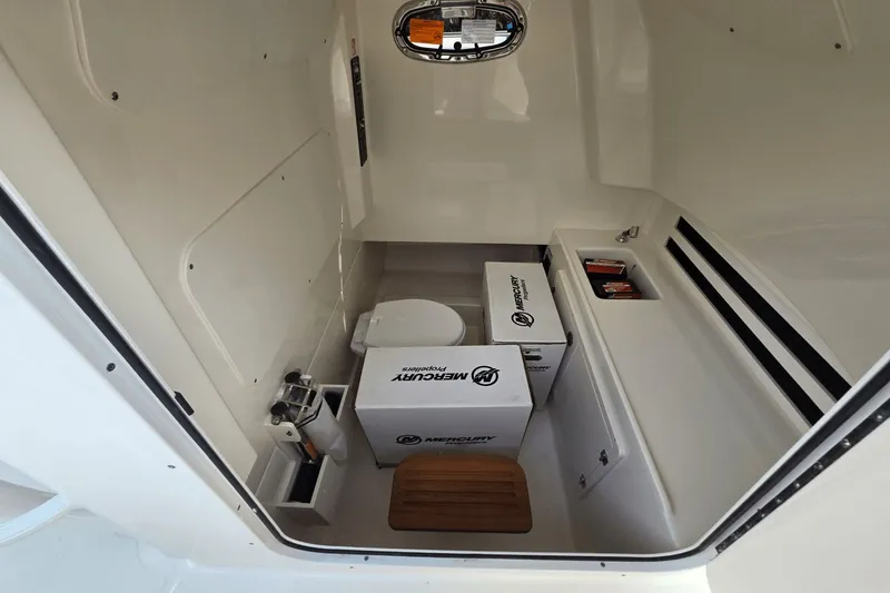 Slide: The Image of Boston Whaler 330 Outrage 2026 - 21