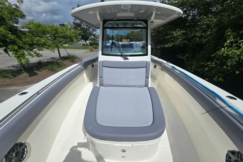 Slide: The Image of Boston Whaler 330 Outrage 2026 - 22
