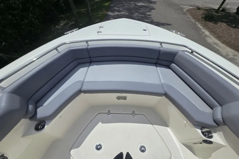 Slide: The Image of Boston Whaler 330 Outrage 2026 - 24