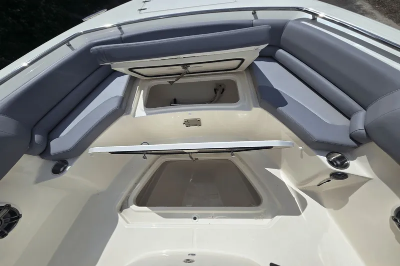 Slide: The Image of Boston Whaler 330 Outrage 2026 - 25