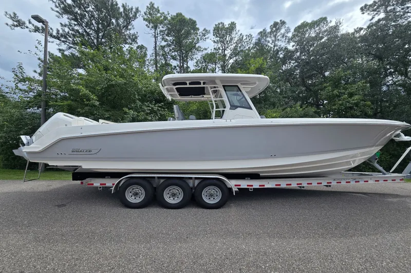 Slide: The Image of Boston Whaler 330 Outrage 2026 - 26