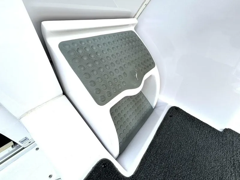 Slide: The Image of 2005 Donzi 33ZX boat interior with textured step and carpeted floor. - 21
