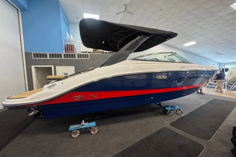 Slide: The Image of Sea Ray SLX 260 2026 - 3