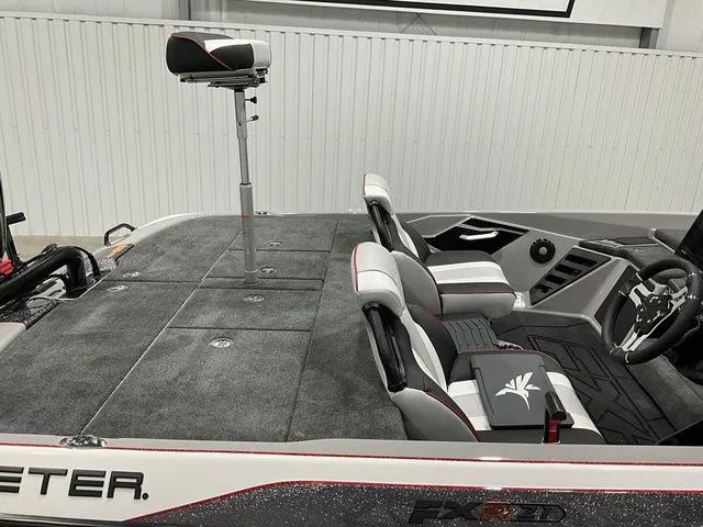 Slide: The Image of Skeeter FXR21 FLEX 2026 - 12