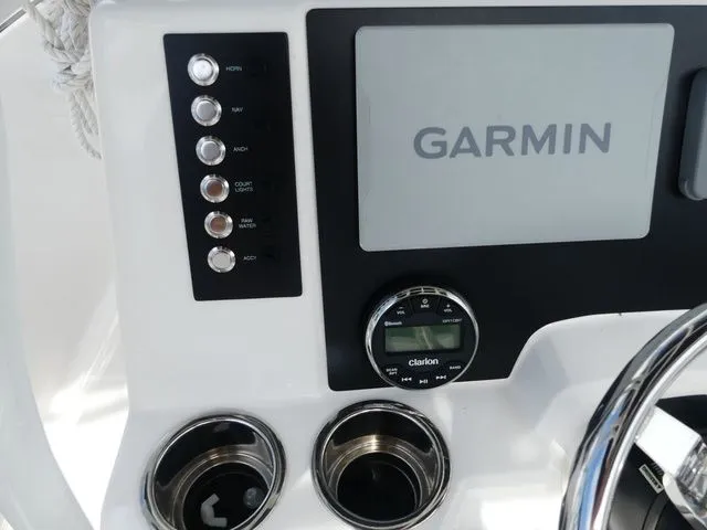 Slide: The Image of Robalo R200 Center Console 2023 - 10