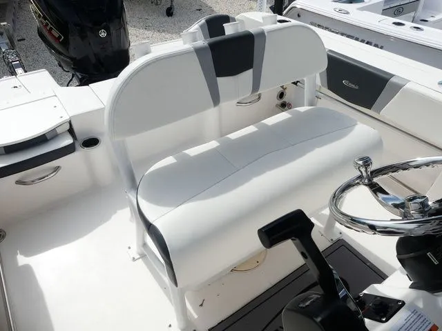 Slide: The Image of Robalo R200 Center Console 2023 - 15