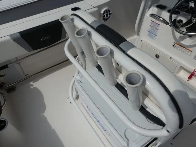Slide: The Image of Robalo R200 Center Console 2023 - 19