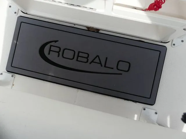 Slide: The Image of Robalo R200 Center Console 2023 - 21