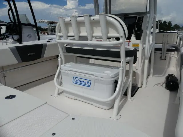 Slide: The Image of Robalo R200 Center Console 2023 - 23